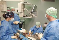 Unikátní operace ve Znojmě: Zlomenou nohu vyztužili kostí od živého dárce!