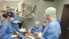 Nemocnice Znojmo použila poprvé kost od živého dárce pro pacienta s roztříštěnou zlomeninou. 