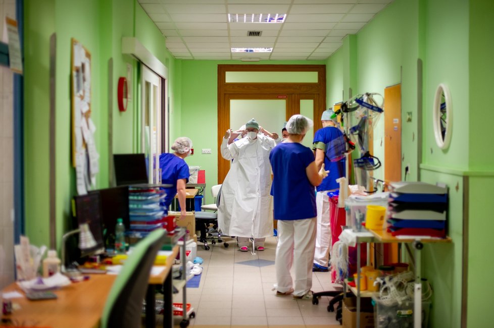 Zdravotnicí na oddělení ARO trutnovské nemocnice (3. 2. 2021)