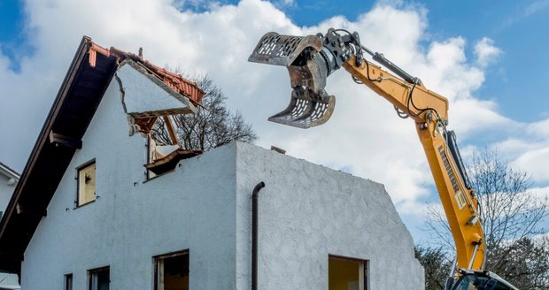 V krajním případě může stavební úřad nařídit demolici