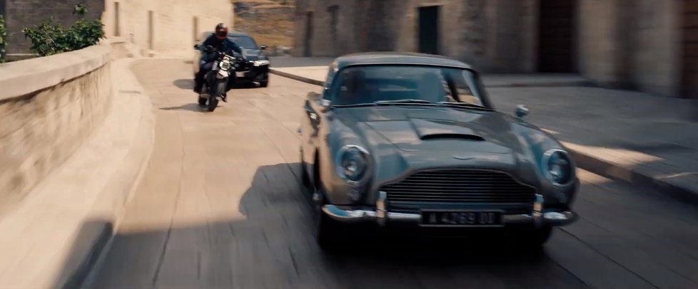Není čas zemřít (2021): Aston Martin a Daniel Craig jako Bond