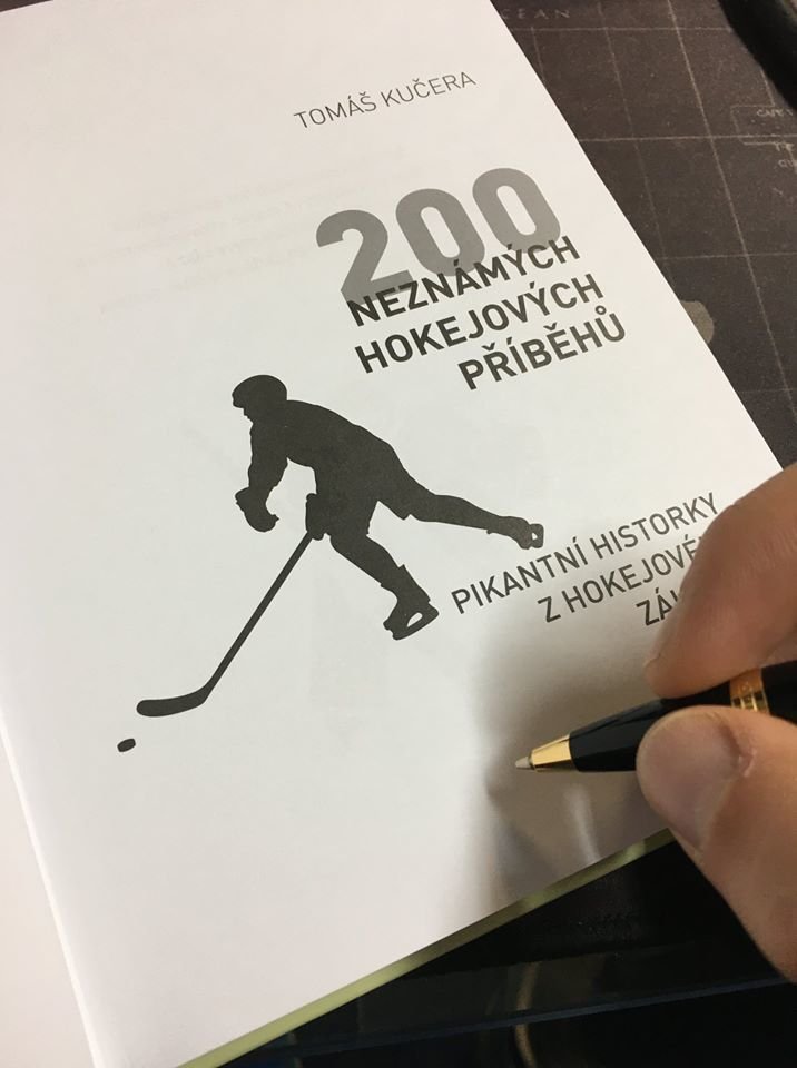 Tomáš Kučera píše knihy o dějinách hokeje.
