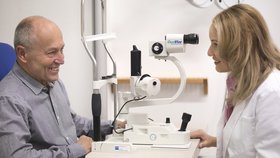 Bez brýlí lze žít v každém věku, refrakční operace nejsou omezeny jen na laserové zákroky.