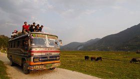 Nepálské autobusy jsou často ve špatném stavu.
