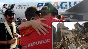 Češi, kteří pomáhali v Nepálu, se vrátili domů.