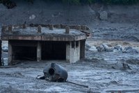 Masivní sesuv a povodně v Nepálu a Tibetu: Úřady pohřešují přes tisíc lidí, mohou tam být desítky Čechů
