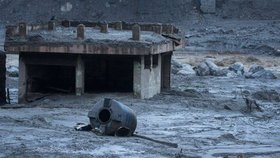 Následky bleskových povodní v Devighatu v okrese Nuwakot v Nepálu. (27. 8. 2026)