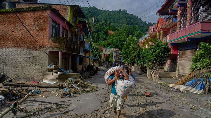 Následky bleskových povodní v Devighatu v okrese Nuwakot v Nepálu. (27. 8. 2026) Následky bleskových povodní v Devighatu v okrese Nuwakot v Nepálu. (27. 8. 2026)
