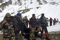Děsivé následky zemětřesení v Nepálu: Propadl se horský pás Himálaje