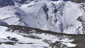 Pátrání po pohřešovaných turistech, které v Himalájích zavalila lavina