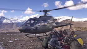 Pátrání po pohřešovaných turistech, které v Himalájích zavalila lavina