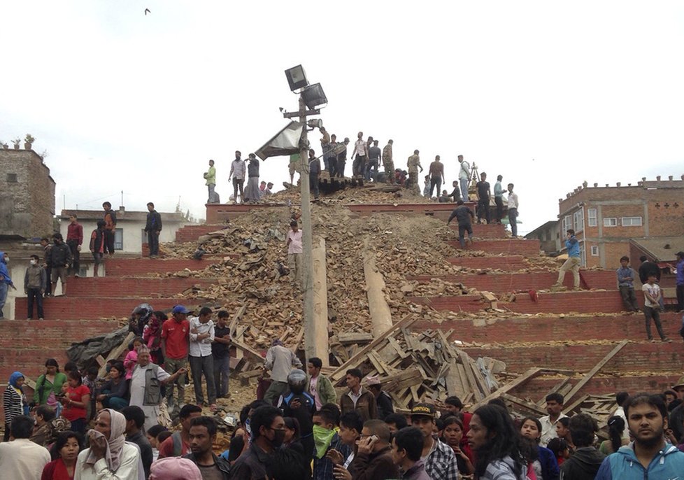 Káthmándú v Nepálu zasáhlo silné zemětřesení, nejhorší za posledních 80 let.