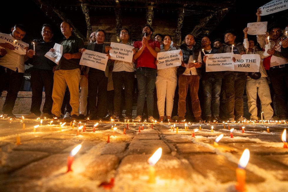 Smrt nepálských studentů vyvolala v zemi nejistotu (24.10.2023).