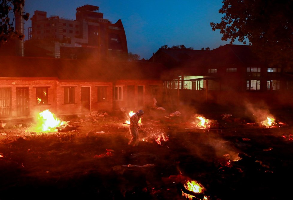 Kritická situace kvůli šíření covidu-19 panuje v Nepálu (9. 5. 2021)