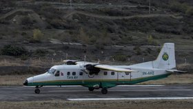 V Nepálu se ztratilo menší letadlo. Tento spoj využívají i zahraniční turisté.