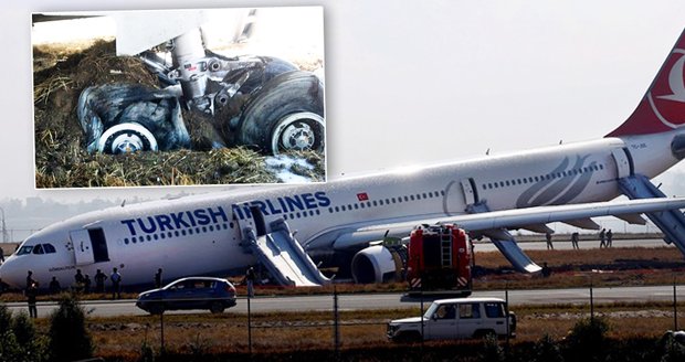 Letadlo s 240 vyděšenými pasažéry sjelo při přistávání z dráhy: Jeho kola se zabořila do země!