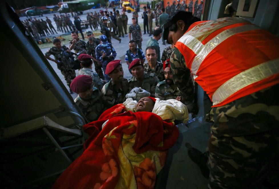 Američtí vojáci byli v Nepálu pomáhat po ničivých zemětřeseních