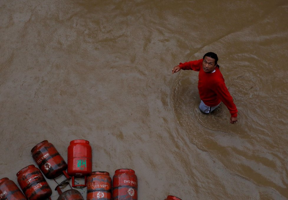 Záplavy a sesuvy půdy si v Nepálu, Bangladéši a Indii