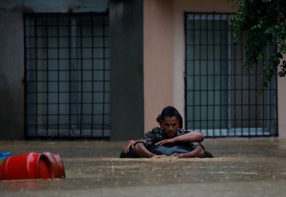 Záplavy a sesuvy půdy si v Nepálu, Bangladéši a Indii