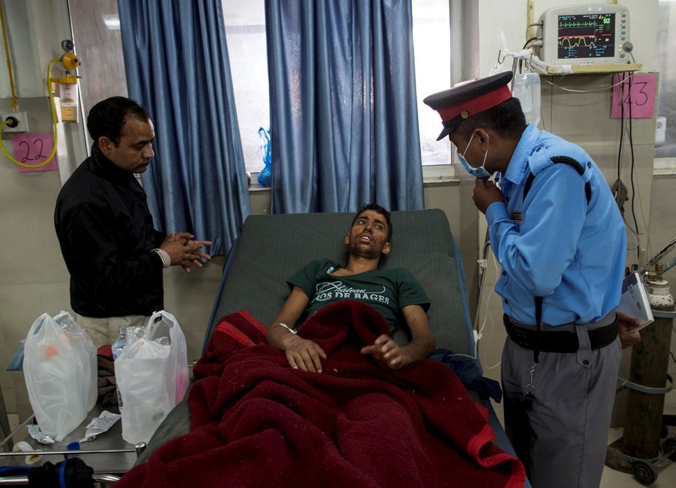 Při zemětřesení v Nepálu přišel o nohu: 26letý farmář Riši by však raději nežil.