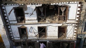 Zemětřesení v Nepálu si vyžádalo již 6621 obětí