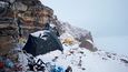 Výškový tábor Mera Peak, tzv. Orlí hnízdo, ve výšce 5800 m.