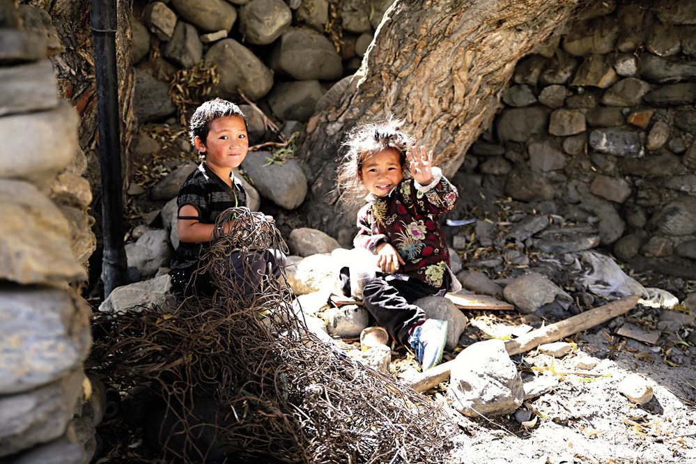V osadě Čhusang měly největší radost z naší návštěvy děti
