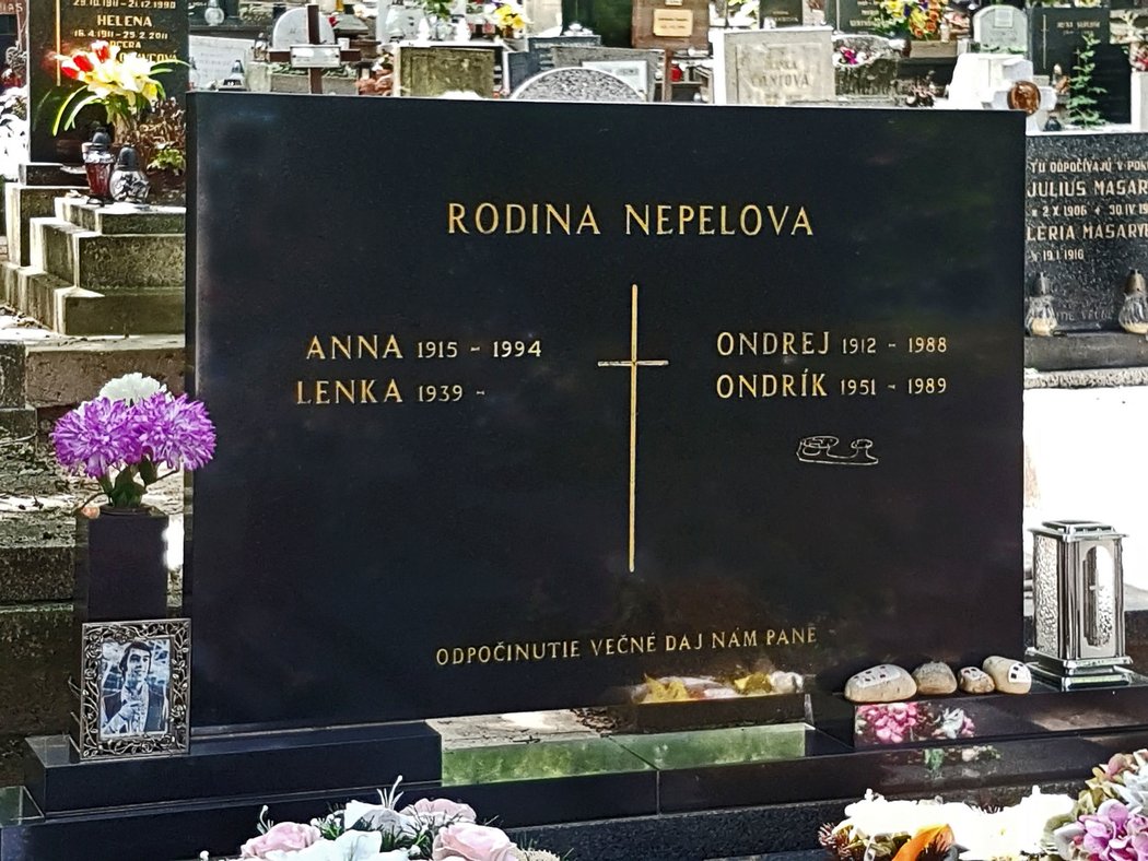 Rodinná hrobka, v níž odpočívá olympijská legenda Slovenska krasobruslař Ondrej Nepela
