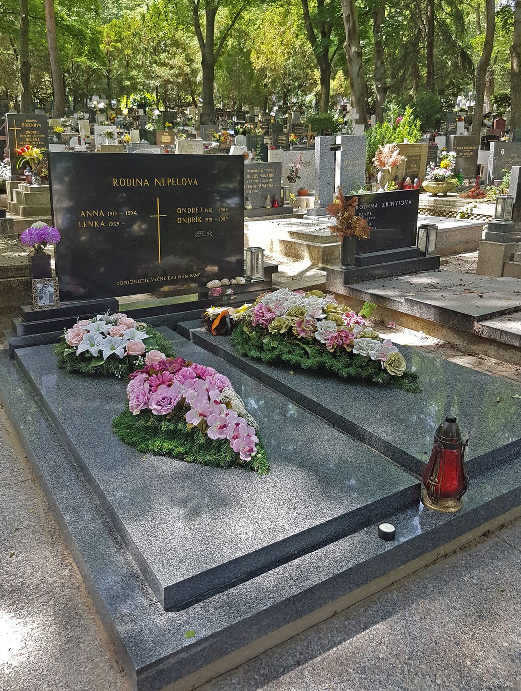 Rodinná hrobka, v níž odpočívá olympijský šampion v krasobruslení Ondrej Nepela