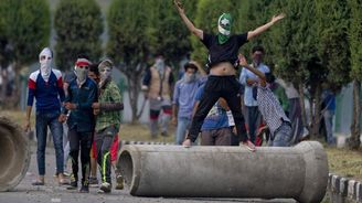 Separatista, nebo hrdina? Kašmírem po zabití vůdce povstalců zmítají nepokoje