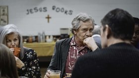 Držitel ceny Emmy Ben Mendelsohn jako laskavý pastor Ron