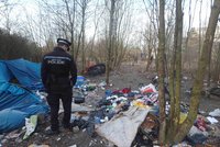 Plzeňský jarní úklid: V kontejnerech mizely hnijící hadry i injekce po bezdomovcích a feťácích