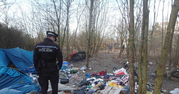 Plzeňský jarní úklid: V kontejnerech mizely hnijící hadry i injekce po bezdomovcích a feťácích