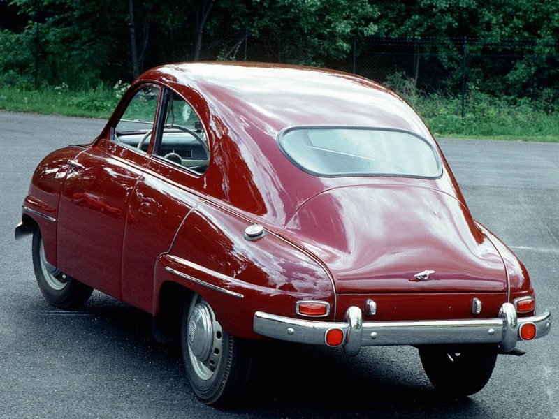 Nepřehlédnutelné. Vozy se značkou Saab charakterizovaly elegantní proudnicové karoserie. Na snímku je model 62