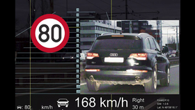 Cizinec v SUV se místo povolené osmdesátky řítil Vídeňskou ulicí v Brně rychlostí 168 km/h.