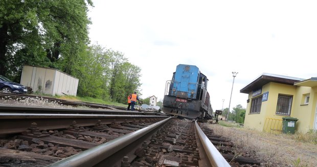 Tragédie u Kolína: Vlak srazil člověka, na místě zemřel