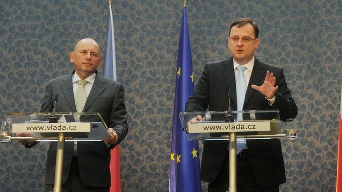 NERV - premiér Petr Nečas s ekonomem Michalem Mejstříkem