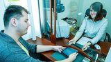 Pomoc pro neslyšící na úřadech v Plzni: Na přepážkách budou tablety s tlumočníkem  