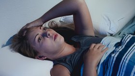 Potíže se spánkem zná každý druhý dospělý: Co dělat, když nejde usnout? 