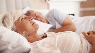 Nespavost u seniorů: Nejčastější příčiny a jak je řešit? Nespavost u seniorů: Nejčastější příčiny a jak je řešit?