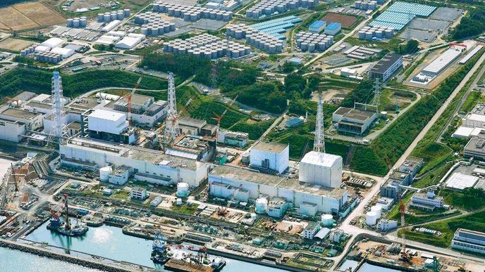 Nešťastná Fukušima. Více než tisíc tun mírně radioaktivní vody bylo v pondělí vypuštěno z elektrárny do moře poté, co ostrovy zasáhl silný tajfun.