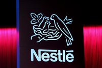 Nestlé po tvrdé kritice přeci jen omezí obchody v Rusku. O jaké pochutiny Moskva přijde?