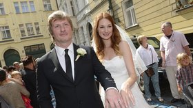 Velkolepá svatba Pepiny s majitelem baru na Stodolní Michalem Vaškem.