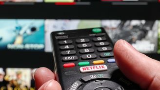 Netflix spouští předplatné s reklamou ve dvanácti zemích. Filmaři ale chtějí svůj podíl