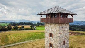 Netradiční bydlení: Kupte si rozhlednu, poštu nebo vodní mlýn!