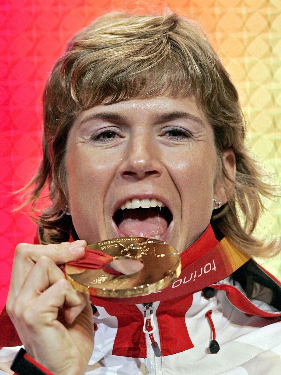 Kateřina Neumannová se zlatou medailí z Turína