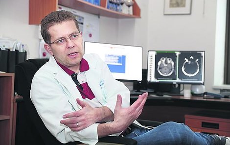 David Netuka Uznávaný neurochirurg David Netuka: Svůj mozek si zabíjíme sami ...