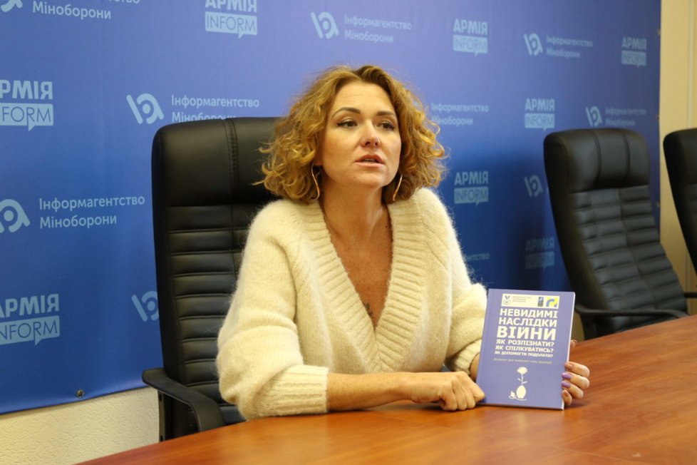 Ksenija Voznicyna vydala příručku Neviditelné důsledky války.