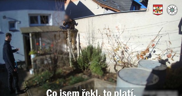 Zloděj (24) ukradl ve firmě na Vyškovsku svačiny, daleko však neutekl.