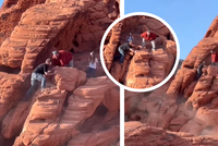 Bezohledné chování turistů v národním parku: Poničili slavný skalní útvar!